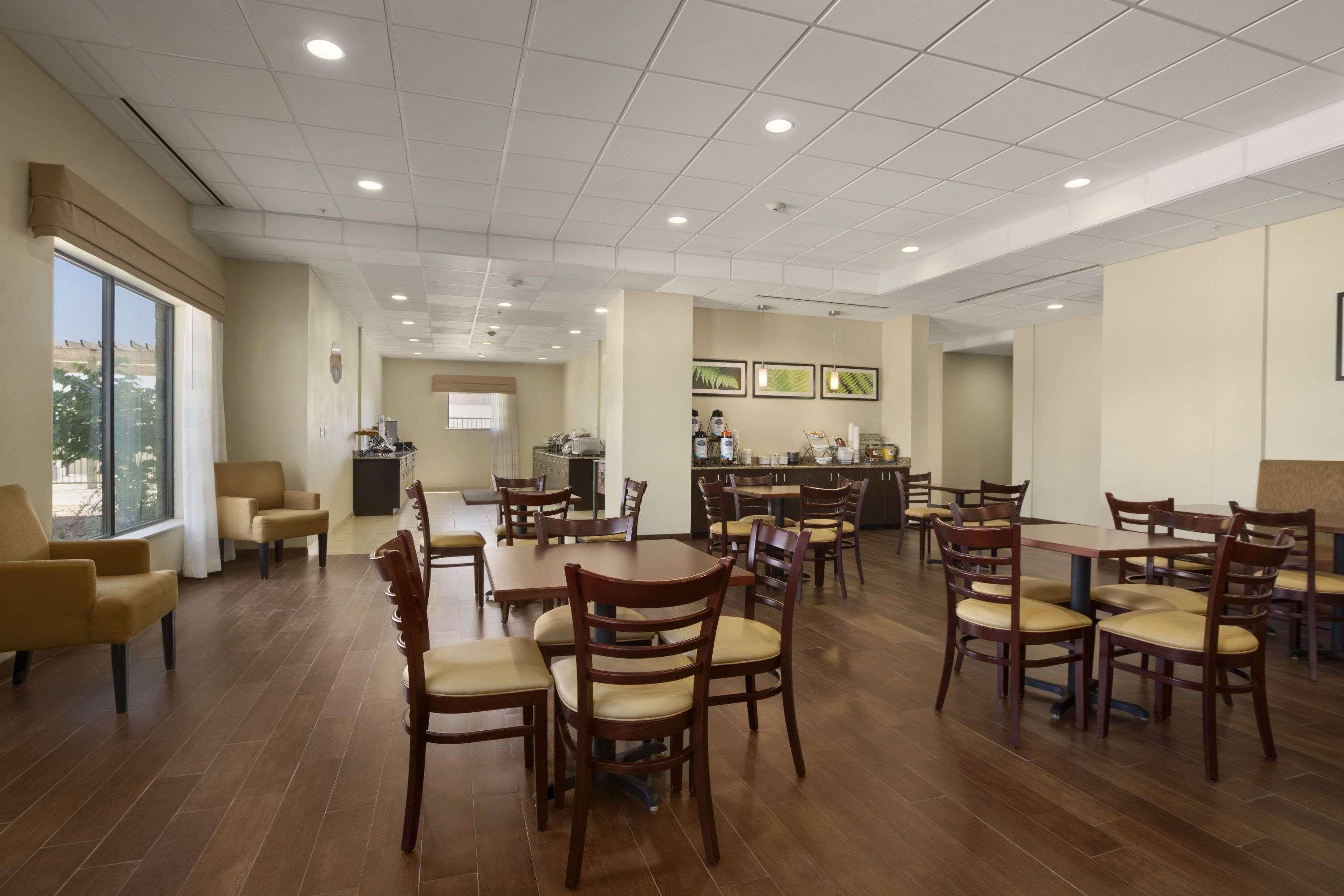 Petrostay Inn & Suites كوتولا المظهر الخارجي الصورة