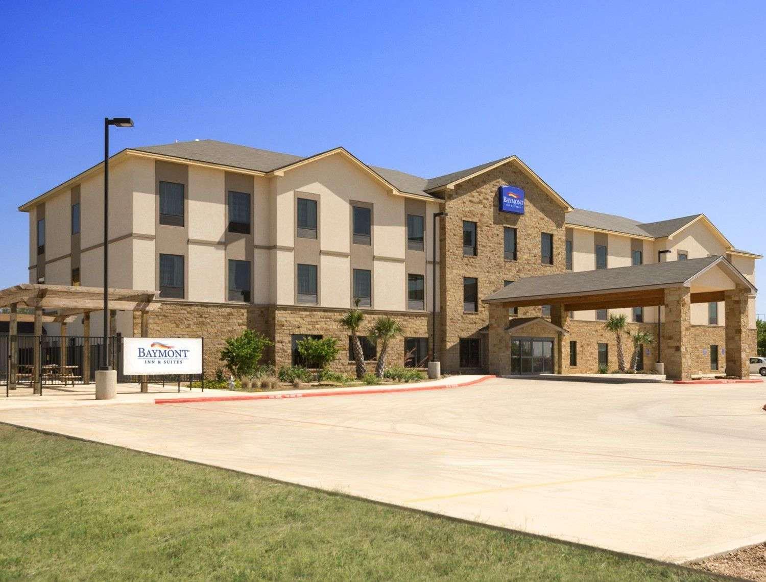 Petrostay Inn & Suites كوتولا المظهر الخارجي الصورة